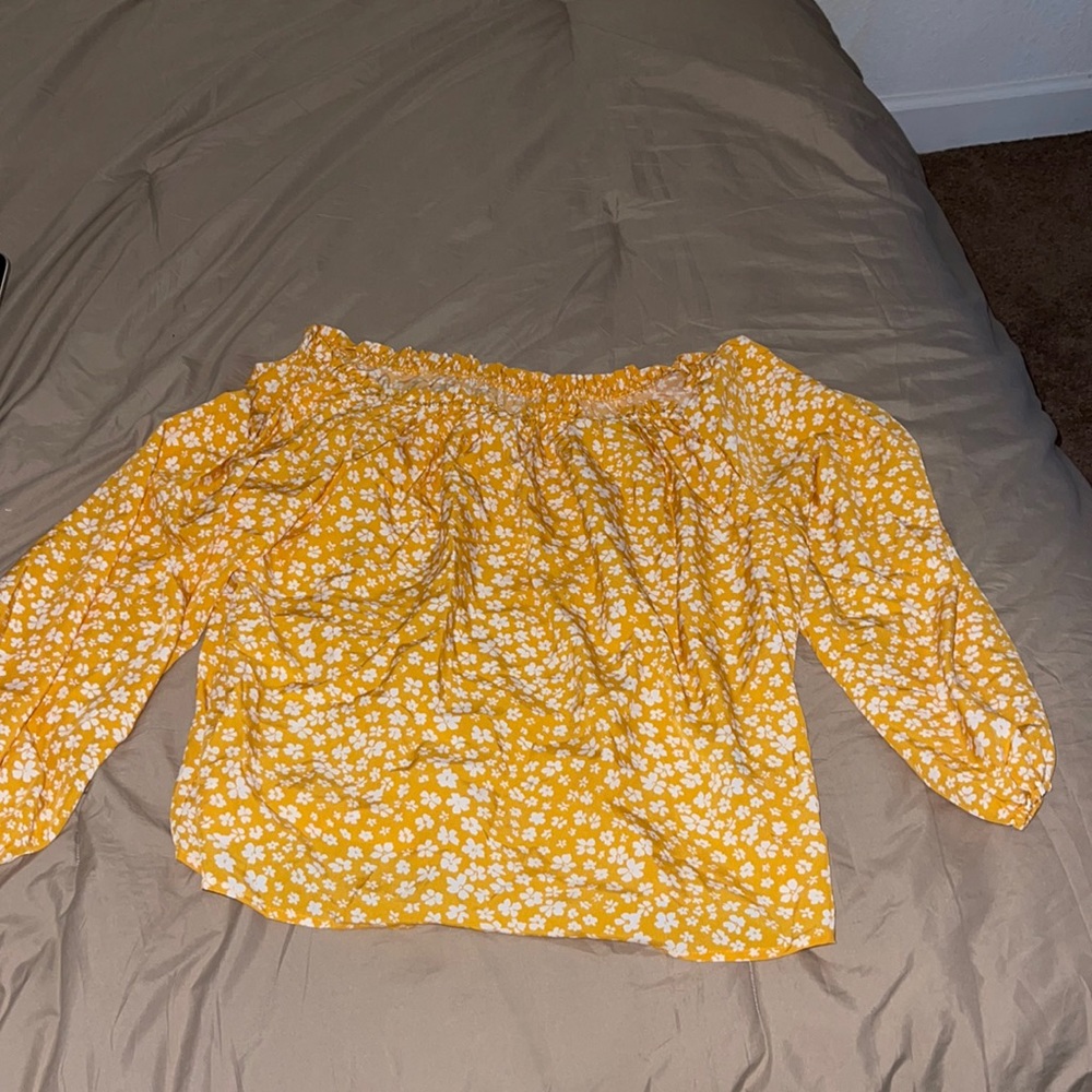 Never been worn! Yellow top!